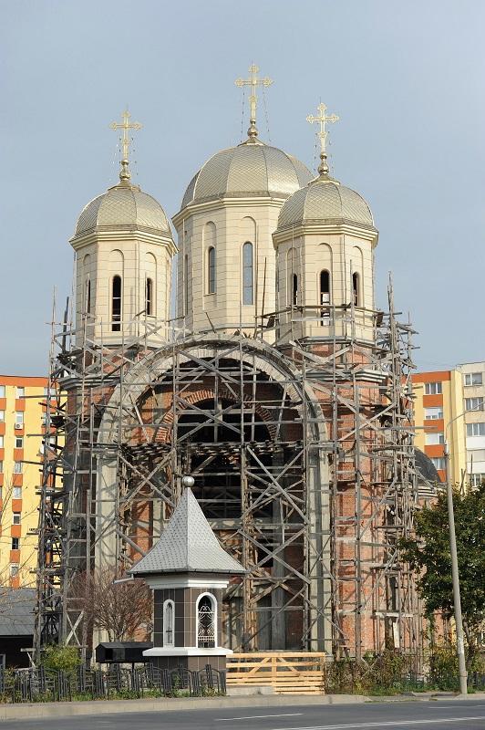 Biserica în construcţie